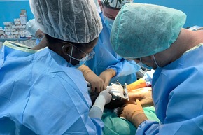 Plastischer Chirurg aus dem Helios Klinikum Berlin-Buch im humanitären Einsatz