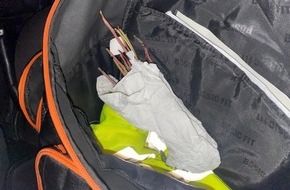 Bundespolizeiinspektion Flensburg: BPOL-FL: FL - Autofahrer "probiert Khat" - Drogen im Kofferraum sichergestellt