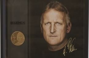 MDM Münzhandelsgesellschaft mbH & Co. KG Deutsche Münze: Momente für die Ewigkeit: Die Fußball-Legende Andreas Brehme als streng limitiertes, handsigniertes Kunstobjekt exklusiv bei MDM