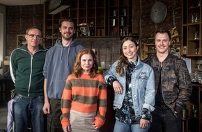 ZDF: Neue ZDFneo-Sitcom "Nix Festes" - Neue Folgen "BLOCKBUSTAZ" (FOTO)