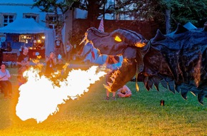 Lichtershows, Seejungfrauen und ein zwinkernder Drache: Familien-Festival „Annotopia“ färben Bad Mergentheim bunt