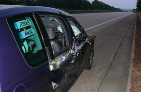 Polizeiinspektion Hildesheim: POL-HI: Familie verunglückt auf dem Weg in den Urlaub Pkw seitlich aufgeschlitzt, Airbags ausgelöst, niemand verletzt