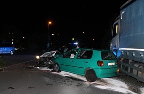 Polizei Rheinisch-Bergischer Kreis: POL-RBK: Wermelskirchen - Frontalzusammenstoß vor einem Schnellrestaurant