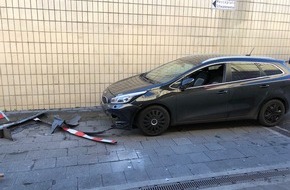 Polizeipräsidium Nordhessen - Kassel: POL-KS: Kassel: Folgemeldung 2 zum Unfall am "großen Kreisel": Autofahrer kam bereits vorher von Straße ab