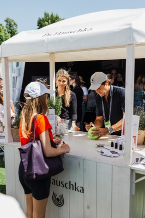 Premiere bei den BOSS OPEN 2026: Dr. Hauschka macht zertifizierte, wirksame Naturkosmetik und Qualitätsversprechen für Turnierbesucher:innen erlebbar.