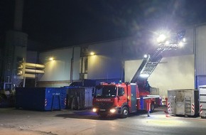 Feuerwehr Oberhausen: FW-OB: Brand in Recyclingbetrieb