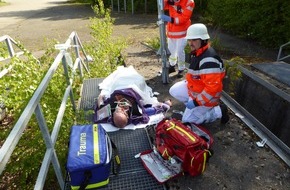 Feuerwehr Düsseldorf: FW-D: Bilder zur Pressemeldung Feuerwehr übt mit rund 200 Einsatzkräften