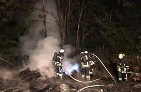 Kreisfeuerwehrverband Calw e.V.: KFV-CW: Feuerwehr verhindert Ausdehnung eines Holzlagerbrandes