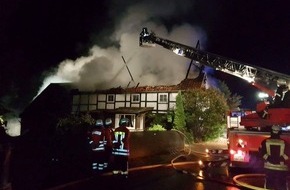 Polizeiinspektion Hameln-Pyrmont/Holzminden: POL-HM: Wohnhausbrand in Aerzen-Gellersen - zwei Bewohner leicht verletzt