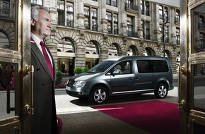 VW Volkswagen Nutzfahrzeuge AG: Volkswagen Caddy Maxi - Weltpremiere auf der IAA mit 47 Zentimetern extra / Groß, größer, Maxi: Platz für sieben Personen plus Gepäck Caddy Maxi im Schulterschluss zwischen Caddy und T5