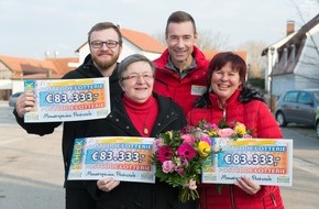 Deutsche Postcode Lotterie: Schornsteinfeger im Glück: Kai Pflaume bringt Lotteriegewinn nach Barbing
