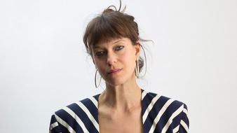 3sat: Schauspielerin Katharina Bach erh&auml;lt 3sat-Preis / 3sat zeigt vier "Starke St&uuml;cke" vom 63. Theatertreffen