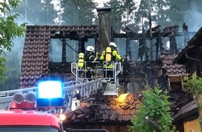 Kreisfeuerwehrverband Bodenseekreis e. V.: KFV Bodenseekreis: Hoher Sachschaden bei Wohnhausbrand in Heiligenberg-Katzensteig