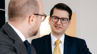 Dominik Herzog: Neues Urteil des Bundesarbeitsgerichts - Anwalt erläutert, was es für die Arbeitgeber bedeutet und wie sie handeln müssen