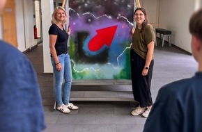Polizei Bochum: POL-BO: Graffiti im Polizeipräsidium: Kunstwerk der Initiative Kurve kriegen jetzt ausgestellt