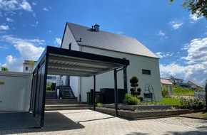 Matthias Schmidt: Carport mit transparenter Dacheindeckung München