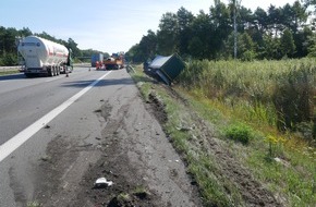 Polizeiinspektion Rotenburg: POL-ROW: ++ Unfall an Baustellenampel ++ Langer Stau auf der A1, LKW kollidiert mit Absicherungsfahrzeug ++