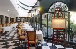 alltours flugreisen gmbh: "Dine Around" in den Charming-Hotels / Neues Angebot für alltours Gäste auf Madeira