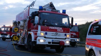 Freiwillige Feuerwehr Celle: FW Celle: Eine tote Person bei schwerem Verkehrsunfall mit eingeklemmter Person auf der B3