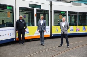 Polizeipräsidium Mannheim: POL-MA: Mannheim/Heidelberg/Rhein-Neckar-Kreis: Polizei und rnv schicken mit Präventionsbotschaften beklebte Straßenbahn aufs Gleis