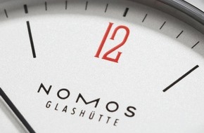 NOMOS Glashütte/SA Roland Schwertner KG: Der Krieg in der Ukraine verschärft Hunger und Not weltweit / Das Hilfsmodell einer Uhrenmanufaktur will jetzt mit roter Zwölf die Hilfe zum Thema machen, ansteckend wirken