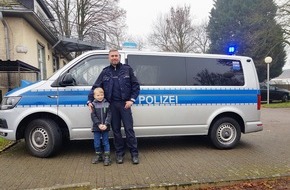 Kreispolizeibehörde Soest: POL-SO: Lippstadt - Polizei und Flaschenpost (Korrektuirmeldung - Bitte das Gruppenbild nicht benutzen - Datenschutz)