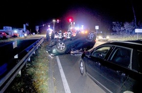 Polizei Rheinisch-Bergischer Kreis: POL-RBK: Bergisch Gladbach - Autobahnauffahrt Moitzfeld: Citroen rutscht auf dem Dach in den Gegenverkehr