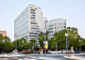 ING-DiBa weiht neuen Hauptsitz in Frankfurt ein / Altkanzler Helmut Schmidt und Dirk Nowitzki zu Gast im &quot;LEO&quot; (BILD)