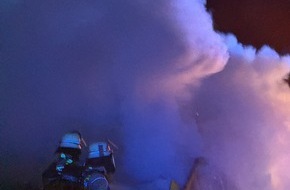 Feuerwehr Weinheim: FW Weinheim: Feuerwehreinsatz in der Nacht: Brennender Container in Weinheim gel&ouml;scht