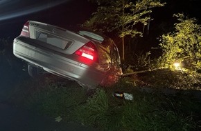 Polizei Hagen: POL-HA: Autofahrer verliert Kontrolle über seinen Mercedes - Keine Fahrerlaubnis sowie positive Alkohol- und Drogentests