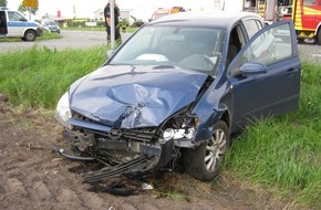 Polizeiinspektion Stade: POL-STD: Drei zum Teil schwer verletzte Autoinsassen bei Unfall in Ahlerstedt