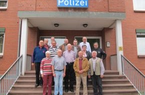 Polizeiinspektion Hameln-Pyrmont/Holzminden: POL-HOL: "Evangelischer Männerkreis besucht das Polizeikommissariat: Polizei zum Anfassen und Erleben