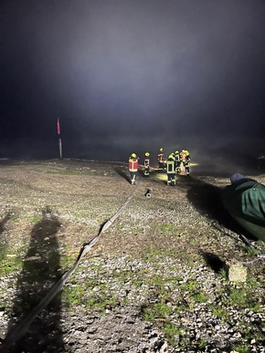 FW Reichenau: Pressemitteilung: Einsätze zum Jahreswechsel Brennender Mülleimer und Baum beschäftigen Feuerwehr in der Silvester und Neujahrsnacht