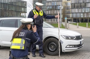 Polizei Mettmann: POL-ME: Verkehrsunfallfluchten aus dem Kreisgebiet - Mettmann / Hilden - 2305095