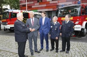 Deutscher Feuerwehrverband e. V. (DFV): "Mittel für Katastrophenschutz-Fahrzeuge sichern!" / 7. Berliner Abend des DFV mit 450 Bundestagsabgeordneten und Feuerwehr-Führungskräften (BILD)