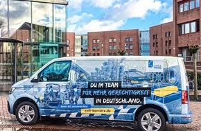 Hauptzollamt Nürnberg: HZA-N: Neues Fahrzeug beim Zoll im Einsatz - Hauptzollamt Nürnberg wirbt für eine Karriere beim Zoll