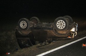 Polizeiinspektion Hildesheim: POL-HI: Bockenem/ OT: Bültum - Pkw überschlägt sich im Straßengraben - alkoholisierter Fahrer schwer verletzt