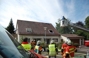 Kreisfeuerwehrverband Calw e.V.: FW-CW: Brand in Unterlengenhardt. Doppelthaushälfte brennt.