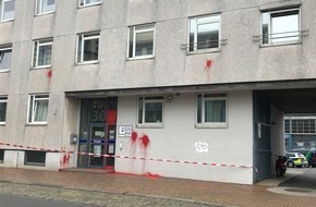 Polizeidirektion Flensburg: POL-FL: Farbanschlag auf Polizeigebäude, Polizei sucht Zeugen