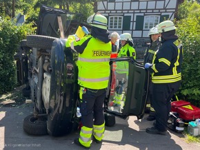 FW-AR: Verkehrsunfall mit zwei eingeklemmten Personen in Arnsberg-Obereimer