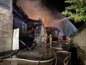 Feuerwehr Weeze: Industriehallenbrand