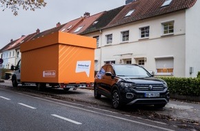 mobile.de: mobile.de liefert Auto in riesigem Sneaker-Karton aus