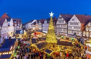 Stadt Celle Tourismus: Der Celler Weihnachtsmarkt verzaubert mit Lichterglanz und Fachwerkcharme