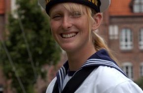 Presse- und Informationszentrum Marine: Deutsche Marine - Pressemeldung (Reportage): Matrose Anne Bähr - eine Karriere beginnt. Die ersten Monate bei der Marine