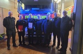 Feuerwehr Bremerhaven: FW Bremerhaven: Jahreshauptversammlung der Freiwilligen Feuerwehr Weddewarden - Ehrung f&uuml;r 60 Jahre Mitgliedschaft