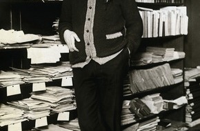 The HISTORY Channel: Das Leben eines Genies: HISTORY[TM] feiert Albert Einsteins 130. Geburtstag und zeigt eine Dokumentation über den berühmtesten Physiker am Samstag, 14. März um 20 Uhr in deutscher Erstausstrahlung