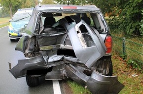 Polizei Minden-Lübbecke: POL-MI: Zwei Autos haben nach Unfall nur noch Schrottwert