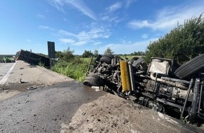 Feuerwehr Bremerhaven: FW Bremerhaven: Verkehrsunfall mit zwei LKW und einem PKW auf der BAB 27