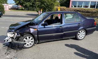 Kreispolizeibeh&ouml;rde H&ouml;xter: POL-HX: Schwere Verkehrsunfall zwischen Motorrad und Pkw - Rettungshubschrauber im Einsatz