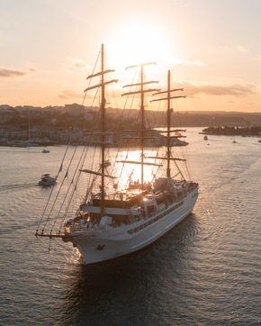 Max Giesinger live und unplugged an Bord der SEA CLOUD SPIRIT: Beliebtes Musikformat SONGS 'N' SAIL feiert Premiere im Mittelmeer